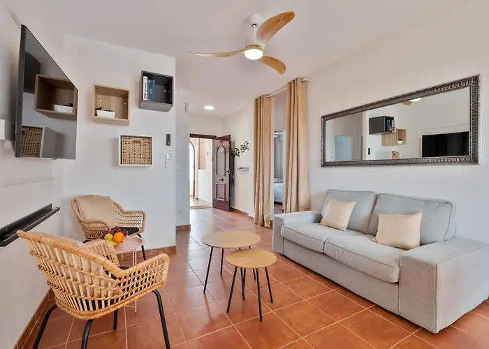 Torrevieja Palm Apartment- Very Quiet, In The Garden, Air Condition In Every Room